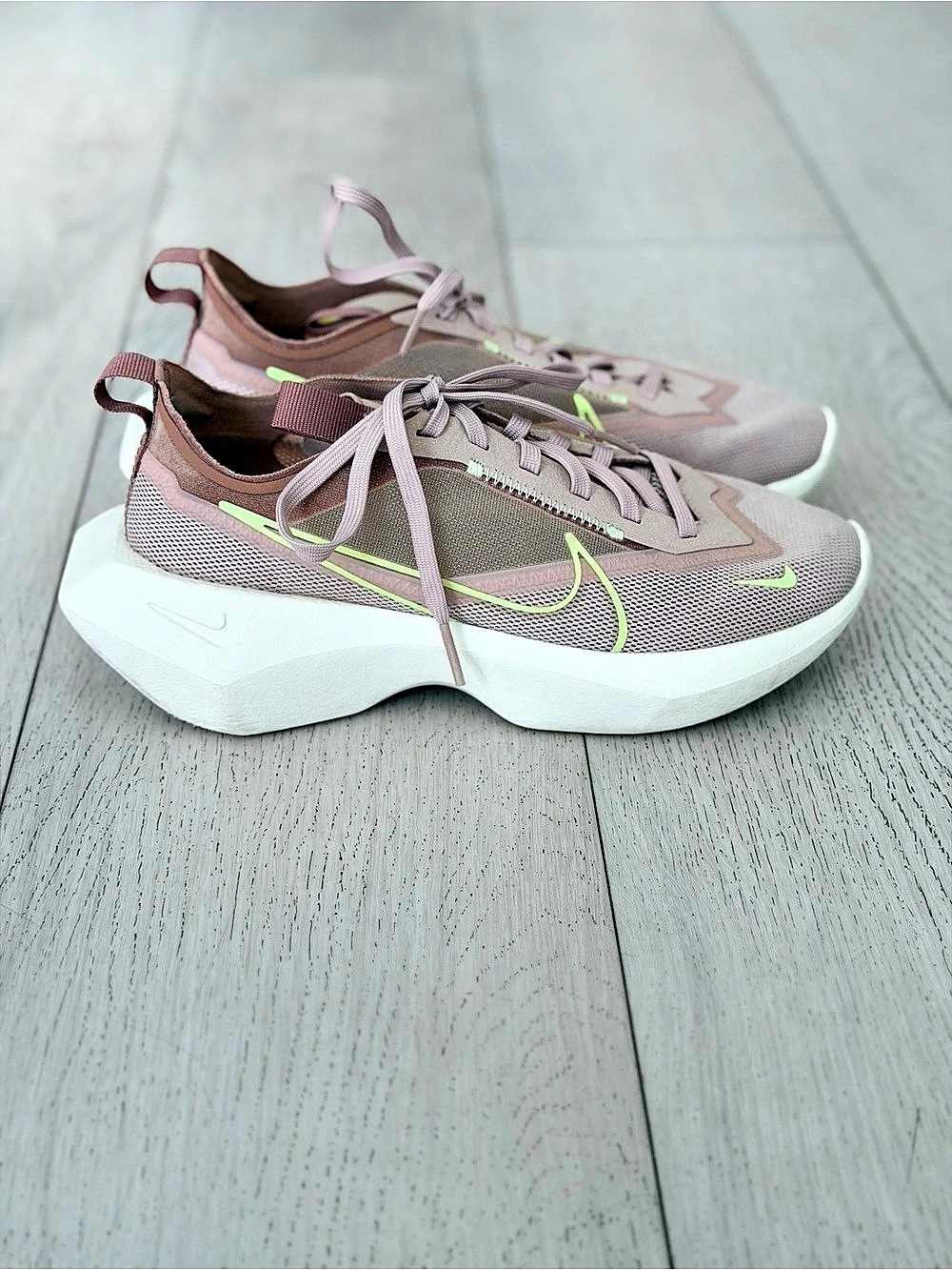 Nike Vista Lite Vivid Purple Athletic Shoes Pink & Green